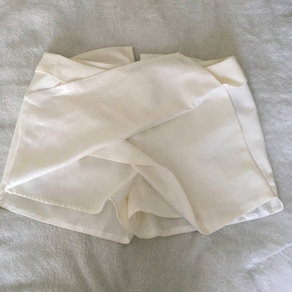 Women’s Solid White Asymmetrical Skort Forever 21 Size M - Picture 13 of 13